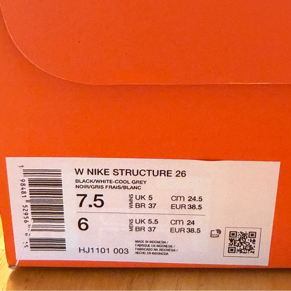 Nike Structures 26 - Black and White Running Shoes
WOMENS SIZE 7.5
MENS SIZE 6 - Picture 2 of 3